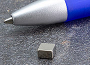 legatoria Calamita rettangolare. 5x5x3mm Calamita rettangolare in neodimio, grado magnetico N52 (forza di attrazione: 1000g) LEG4147