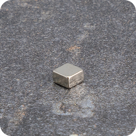 legatoria Calamita rettangolare. 5x5x3mm Calamita rettangolare in neodimio, grado magnetico N52 (forza di attrazione: 1000g).