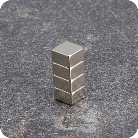 legatoria Calamita rettangolare. 5x5x3mm Calamita rettangolare in neodimio, grado magnetico N52 (forza di attrazione: 1000g).