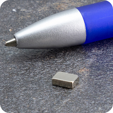 legatoria Calamita rettangolare. 6x4x2mm Calamita rettangolare in neodimio, grado magnetico 44H (forza di attrazione: 640g).