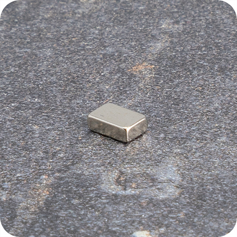 legatoria Calamita rettangolare. 6x4x2mm Calamita rettangolare in neodimio, grado magnetico 44H (forza di attrazione: 640g).