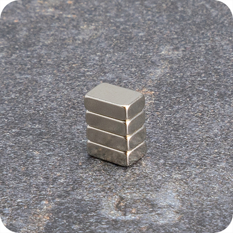 legatoria Calamita rettangolare. 6x4x2mm Calamita rettangolare in neodimio, grado magnetico 44H (forza di attrazione: 640g).