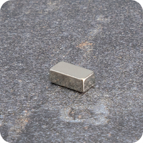 legatoria Calamita rettangolare. 8x4x3mm Calamita rettangolare in neodimio, grado magnetico N45 (forza di attrazione: 900g).