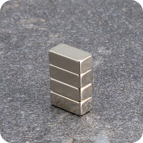 legatoria Calamita rettangolare. 8x4x3mm Calamita rettangolare in neodimio, grado magnetico N45 (forza di attrazione: 900g).