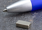 legatoria Calamita rettangolare. 10x5x3mm Calamita rettangolare in neodimio, grado magnetico N45 (forza di attrazione 1500g) LEG4153