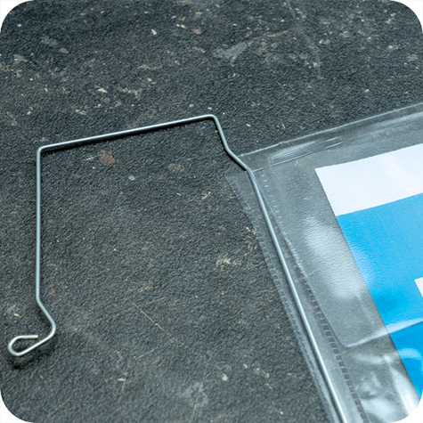 legatoria Busta rinforzata. A4 lato lungo TRASPARENTE, retro con nastro magnetico 30x245mm. Con rinforzi metallici, con pattella di chiusura. Aperta sul lato lungo, in PVC flessibile 140 micron, per inserire fogli formato A4 (210x297cm).