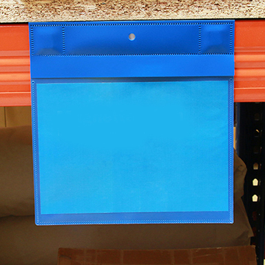 legatoria Busta con magneti, 340x223mm BLU. Dimensione busta 340x223mm. Dimensione massima foglio 297x210mm. 2 magneti al neodimio incapsulati a caldo all'interno del bordo sospeso, N35, 16 x 12,5 x 2,5 mm, con aletta da 25 mm e foro rotondo da 7 mm. Apertura sul lato corto. Foglio superiore In PVC morbido da 180micron. Foglio inferiore in PVC rigido da 300micron.