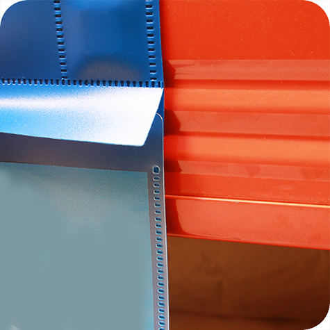 legatoria Busta con magneti, 340x223mm BLU. Dimensione busta 340x223mm. Dimensione massima foglio 297x210mm. 2 magneti al neodimio incapsulati a caldo all'interno del bordo sospeso, N35, 16 x 12,5 x 2,5 mm, con aletta da 25 mm e foro rotondo da 7 mm. Apertura sul lato corto. Foglio superiore In PVC morbido da 180micron. Foglio inferiore in PVC rigido da 300micron.