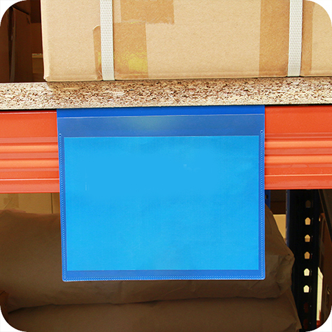 legatoria Busta con magneti, 340x223mm BLU. Dimensione busta 340x223mm. Dimensione massima foglio 297x210mm. Con strip magnetico 290x20. Apertura sul lato lungo. Foglio superiore In PVC morbido da 180micron. Foglio inferiore in PVC rigido da 300micron.