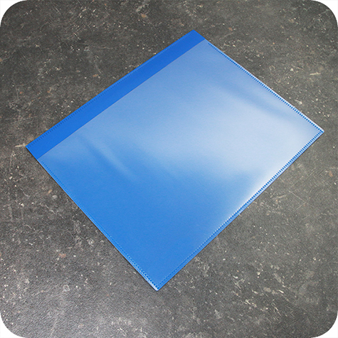 legatoria Busta con magneti, 310x254mm BLU. Dimensione busta 310x254mm.m Con PATTELLA 25mm. Dimensione massima foglio 297x210mm. Con strip magnetico 290x20. Apertura sul lato lungo. Foglio superiore In PVC morbido da 180micron. Foglio inferiore in PVC rigido da 300micron.