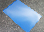 legatoria Busta con magneti, 340x223mm BLU. Dimensione busta 310x254mm. Dimensione massima foglio 297x210mm. Con strip magnetico 290x20. Apertura sul lato corto. Foglio superiore In PVC morbido da 180micron. Foglio inferiore in PVC rigido da 300micron LEG4198