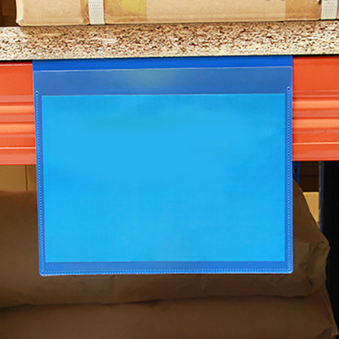 legatoria Busta con magneti, 340x223mm BLU. Dimensione busta 310x254mm. Dimensione massima foglio 297x210mm. Con strip magnetico 290x20. Apertura sul lato corto. Foglio superiore In PVC morbido da 180micron. Foglio inferiore in PVC rigido da 300micron.