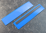 legatoria Busta con magneti, 220x45mm BLU. Dimensione busta 220x45mm. Dimensione massima foglio 213x43mm. Con strip magnetico 200x15mm. Apertura sul lato lungo. Foglio superiore In PVC morbido da 180micron. Foglio inferiore in PVC rigido da 300micron.