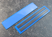 legatoria Busta con magneti, 220x45mm BLU. Dimensione busta 220x45mm. Dimensione massima foglio 213x43mm. Con 2 strip magnetici 200x15mm. Apertura sul lato lungo. Foglio superiore In PVC morbido da 180micron. Foglio inferiore in PVC rigido da 300micron LEG4200