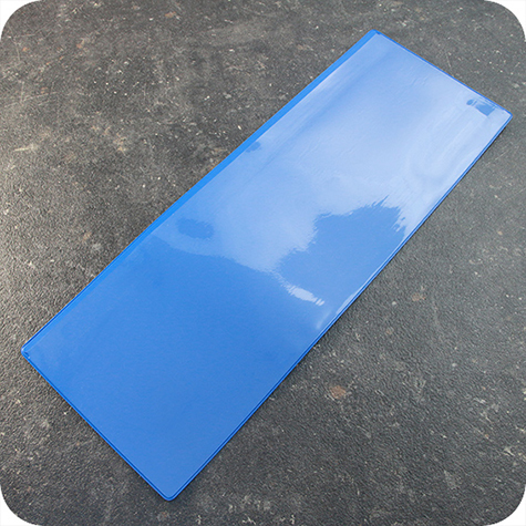 legatoria Busta con magneti, 325x120mm BLU. Dimensione busta 325x120mm. Dimensione massima foglio 215x93mm. Con 2 strip magnetici 305x15mm. Apertura sul lato lungo. Foglio superiore In PVC morbido da 180micron. Foglio inferiore in PVC rigido da 300micron.