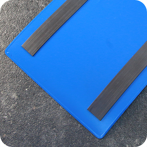 legatoria Busta con magneti, 325x120mm BLU. Dimensione busta 325x120mm. Dimensione massima foglio 215x93mm. Con 2 strip magnetici 305x15mm. Apertura sul lato lungo. Foglio superiore In PVC morbido da 180micron. Foglio inferiore in PVC rigido da 300micron.
