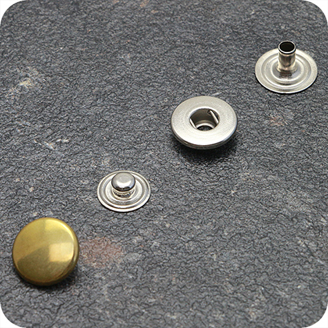 legatoria Bottoneautomaticoapressionetipo S OTTONATO, testa diametro 12.4 mm. Il bottone  composto da 4 pezzi*.