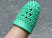 legatoria Ditale in caucci� naturale 17mm VERDE, Diametro 17 mm. Altezza 29mm. Misura 2. Superficie con pirulini prensili. Prodotto originale tedesco. MADE IN GERMANY.