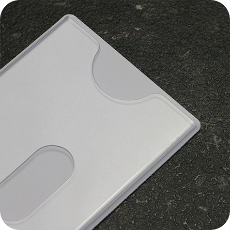 legatoria Porta carta di credito 59x88-91mm BIANCA, in PVC rigido da 400 micron, con fessura di estrazione. Rfid Protection protegge tutte le carte dotate di chip RFID e NFC .