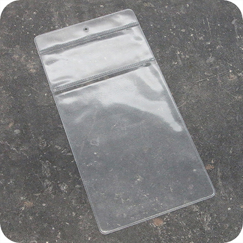 legatoria Busta a U. foro 105x148mm(A6) TRASPARENTE, foro 3mm, in PVC morbido da 180 micron. Aperta sul lato corto. Contiene fogli formato A6 (105x148mm). Formato esterno (115x230mm) con tasca aggiuntiva 45x115mm .