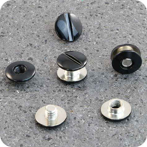 legatoria Viti sepolte rilegatura verniciate, 3mm NERO, in metallo verniciato, lunghezza 3mm. Testa diametro 10mm, tubetto diametro 5mm, una testa fissa ed una mobile. Per lunghezza, si intende la distanza INTERNA tra le due teste, che corrisponde allo spessore del volume da rilegare.