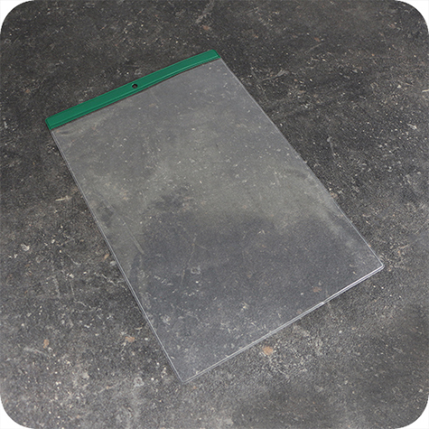 legatoria Busta a U. foro 210x297mm(A4) VERDE, con lato sporgente e con foro da 5mm per lappensione, in PVC morbido da 140 micron, aperta sul lato corto. Contiene fogli formato A4 (21x30cm). Formato esterno 220x340mm. Senza patella di chiusura.