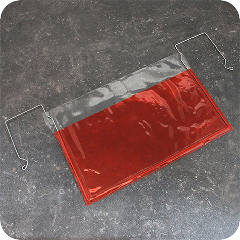 legatoria Busta rinforzata. A5 lato lungo ROSSO TRASPARENTE, con rinforzi metallici, senza pattella di chiusura, aperta sul lato corto, in PVC flessibile 140 micron, per inserire fogli formato A5 (148x210cm).