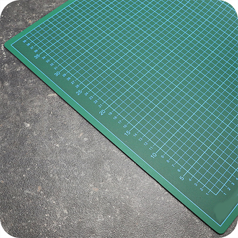 legatoria Piano lavoro cutter, ANTITAGLIO, 60x45cm Tappetino a 5 strati, antitaglio a doppia faccia. Qualit professionale extra durevole. Spessore 2,5 mm. Superficie autoriparante, antiscivolo, antiriflesso. Fronte verde con griglia graduata, retro nero. Utilizzabile anche come tappetino per mouse. .