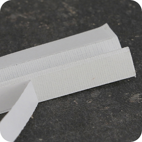 legatoria Soffietto autoadesivo esterno prepiegato 310x20mm  Materiale telato. Perfette per una facile produzione di cartelline e buste con capienza variabile. La parte adesiva si applica sulla superficie esterna della cartellina.