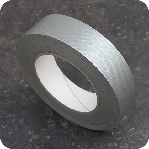 legatoria NastroAutoadesivo bordaDorso, 38mm, GRIGIO nastro speciale in carta telata per ricoprire il dorso di blocchi pinzati. Elegante effetto tessuto, spessore 200 micron. Utilizzato nelle industrie grafiche per bordature e dorsature di libri, registri, quaderni, blocchi per assegni e formulari.