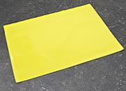 legatoria Busta magnetica, A4. Aperta sul lato lungo GIALLA. 315x217/234mm. Con striscia magnetica posteriore 300x30mm. Lato superiore In PVC trasparente morbido da 200 micron. Lato inferiore in PVC verdeda 300 micron.