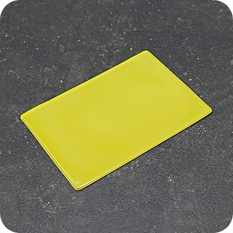 legatoria Busta con magnete, 222x189mm GIALLA. Dimensione busta 222x189mm. Dimensione massima foglio 210x148mm. Con strip magnetico 205x20mm. Apertura sul lato lungo. Foglio superiore In PVC morbido da 200micron. Foglio inferiore in PVC rigido da 300micron.