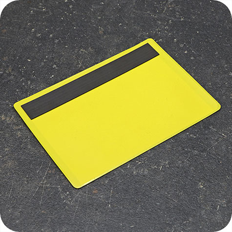 legatoria Busta con magnete, 222x189mm GIALLA. Dimensione busta 222x189mm. Dimensione massima foglio 210x148mm. Con strip magnetico 205x20mm. Apertura sul lato lungo. Foglio superiore In PVC morbido da 200micron. Foglio inferiore in PVC rigido da 300micron.