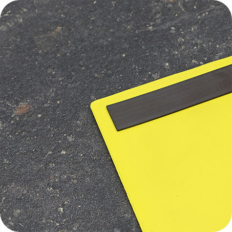 legatoria Busta con magnete, 222x189mm GIALLA. Dimensione busta 222x189mm. Dimensione massima foglio 210x148mm. Con strip magnetico 205x20mm. Apertura sul lato lungo. Foglio superiore In PVC morbido da 200micron. Foglio inferiore in PVC rigido da 300micron.