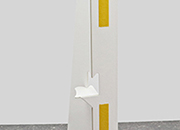 legatoria Piedino�posteriore�reggi�cartello A2 (210 x 570 mm) BIANCO, in cartone spesso 2mm, con strip autoadesivo. Per realizzare cartelli da banco e da vetrina.