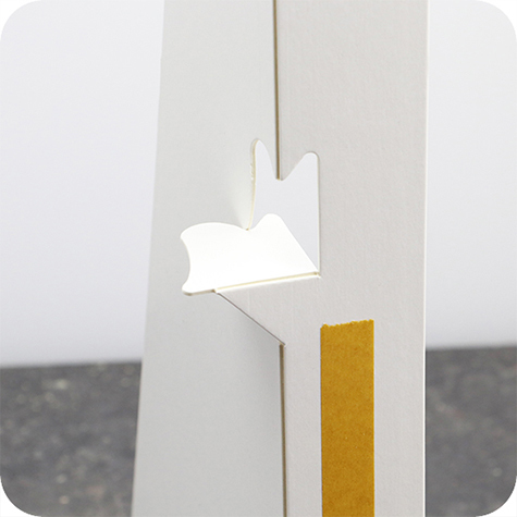 legatoria Piedinoposteriorereggicartello A1 (260 x 800 mm) BIANCO, in cartone spesso 2mm, con strip autoadesivo. Per realizzare cartelli da banco e da vetrina.