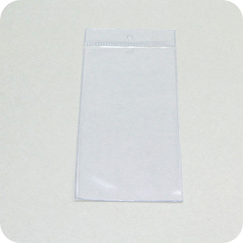 legatoria Busta U. foro. 60x120mm TRASPARENTE, con lato sporgente e con foro da 5mm per l�appensione, in PCV morbido da 140 micron, aperta sul lato corto. Formato esterno 69x130mm. Senza patella di chiusura.