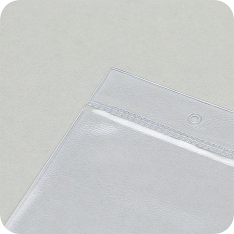 legatoria Busta U. foro. 68x147mm TRASPARENTE, con lato sporgente e con foro da 5mm per l�appensione, in PCV morbido da 140 micron, aperta sul lato corto. Formato esterno 77x157mm. Senza patella di chiusura.
