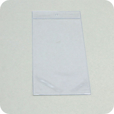 legatoria Busta U. foro. 78x152mm TRASPARENTE, con lato sporgente e con foro da 5mm per l�appensione, in PCV morbido da 140 micron, aperta sul lato corto. Formato esterno 87x162mm. Senza patella di chiusura.