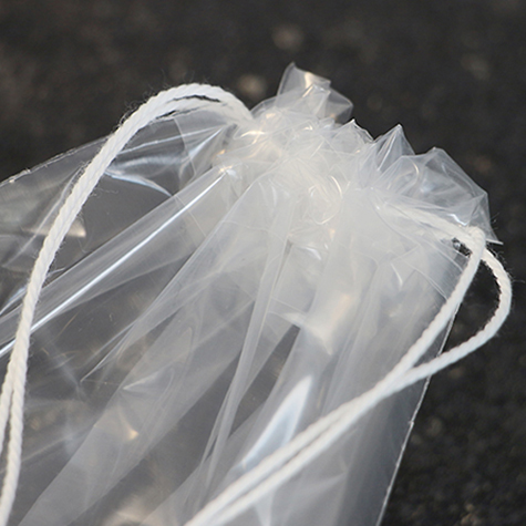 legatoria Sacchetto chiusura a laccio, 250x320mm TRASPARENTE, in polietilene da 50 micron, aperto sul lato corto.