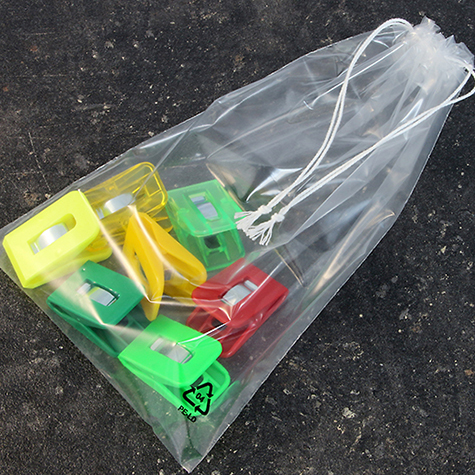 legatoria Sacchetto chiusura a laccio, 250x320mm TRASPARENTE, in polietilene da 50 micron, aperto sul lato corto.