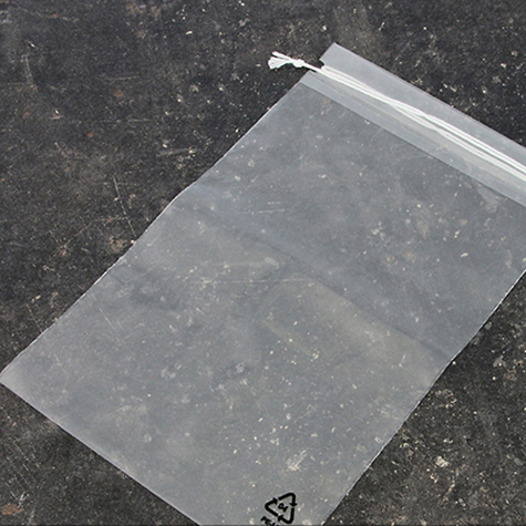 legatoria Sacchetto chiusura a laccio. 300x470mm TRASPARENTE, in polietilene da 50 micron, aperto sul lato corto.