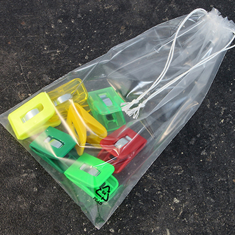 legatoria Sacchetto chiusura a laccio. 300x470mm TRASPARENTE, in polietilene da 50 micron, aperto sul lato corto.