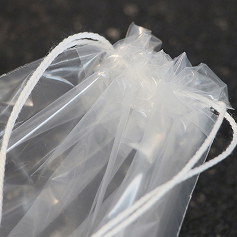 legatoria Sacchetto chiusura a laccio, 400x570mm TRASPARENTE, in polietilene da 50 micron, aperto sul lato corto.