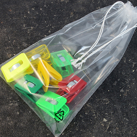 legatoria Sacchetto chiusura a laccio, 400x570mm TRASPARENTE, in polietilene da 50 micron, aperto sul lato corto.