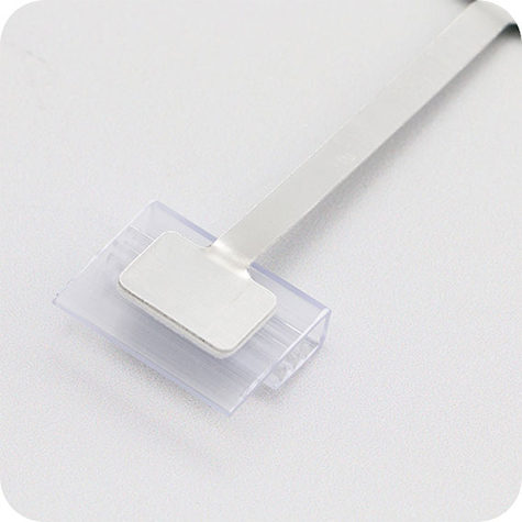 legatoria Supporto per cartelli Wobbler, 75x5-15mm ALLUMINIO pieghevole. Con una estremit autoadesiva in schiuma di polietilene e supporto laterale per binario scanner nell'altra estremit.