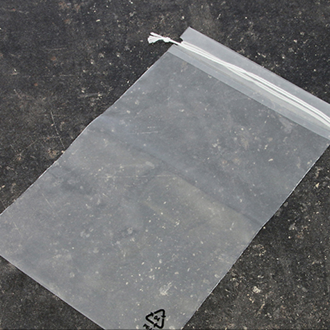 legatoria Sacchetto chiusura a laccio. 300x370mm TRASPARENTE, in polietilene da 50 micron, aperto sul lato corto.