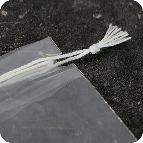 legatoria Sacchetto chiusura a laccio. 300x370mm TRASPARENTE, in polietilene da 50 micron, aperto sul lato corto.