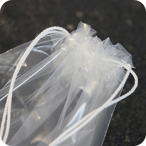 legatoria Sacchetto chiusura a laccio. 300x370mm TRASPARENTE, in polietilene da 50 micron, aperto sul lato corto.