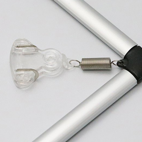 legatoria Cornice a telaio alluminio, A4 ANGOLI ARROTONDATI. Per fogli di dimensione A4(210x297mm). Dimensioni esterne: 310x398mm. Area visibile: 210x297mm. Altezza profilo: 10mm. Dotata di ganci mobili per appensione a soffitto o parte.